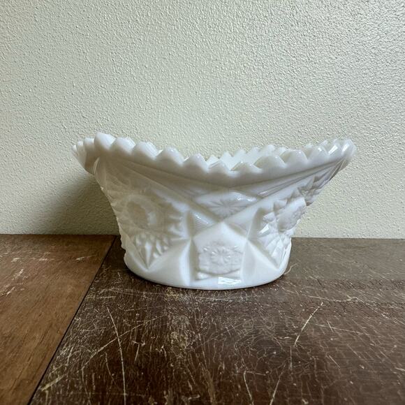 Vintage LE Smith Milk Glass Candy Dish Sawtooth Rim Hobstar‎ Starburst Pattern - Picture 1 of 8